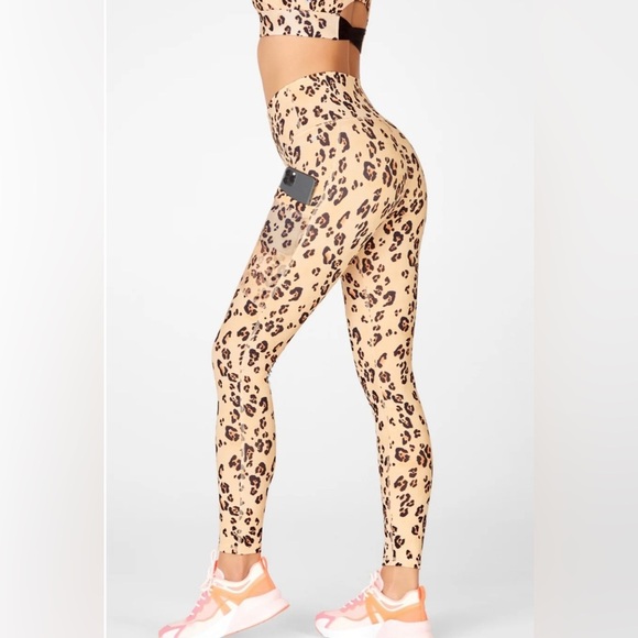 Fabletics,On-The-Go PowerHold® High-Waisted Desert Leopard Legging,Size S - Picture 11 of 11